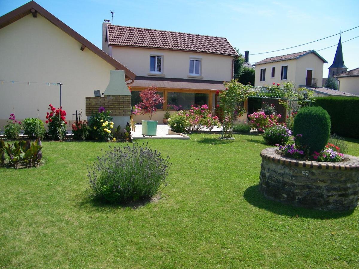Au Pied Du Cognelot Bed & Breakfast Chalindrey Dış mekan fotoğraf